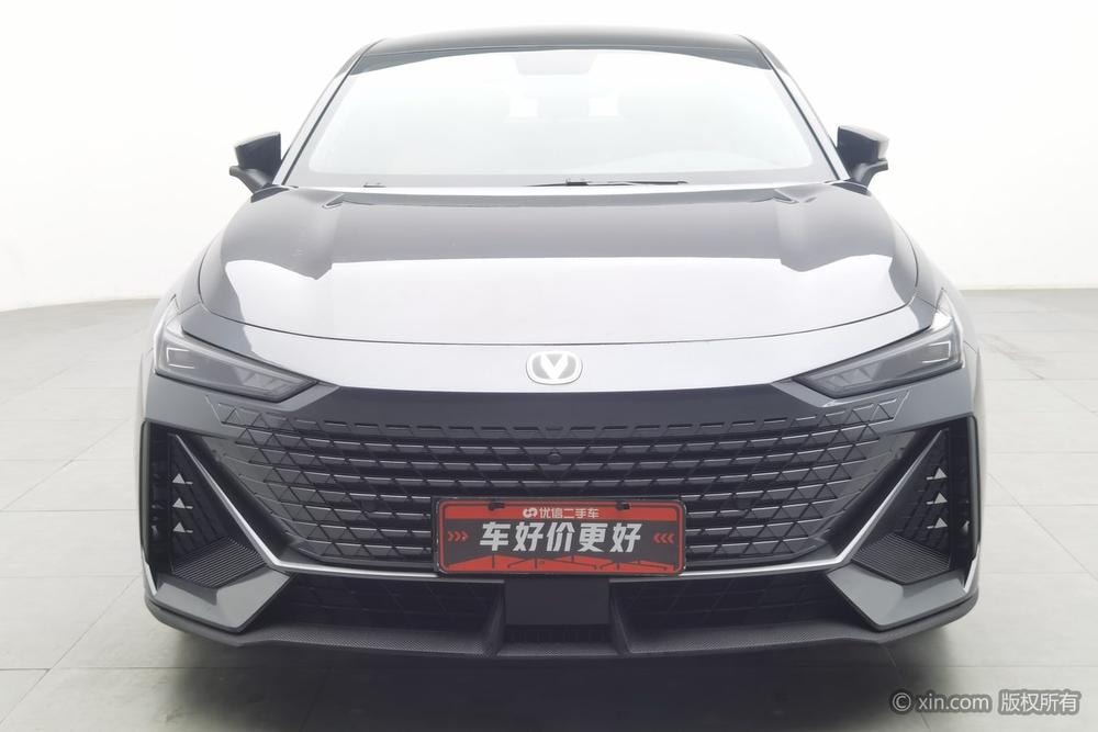 Changan UNI-V 2022 — фото автомобиля