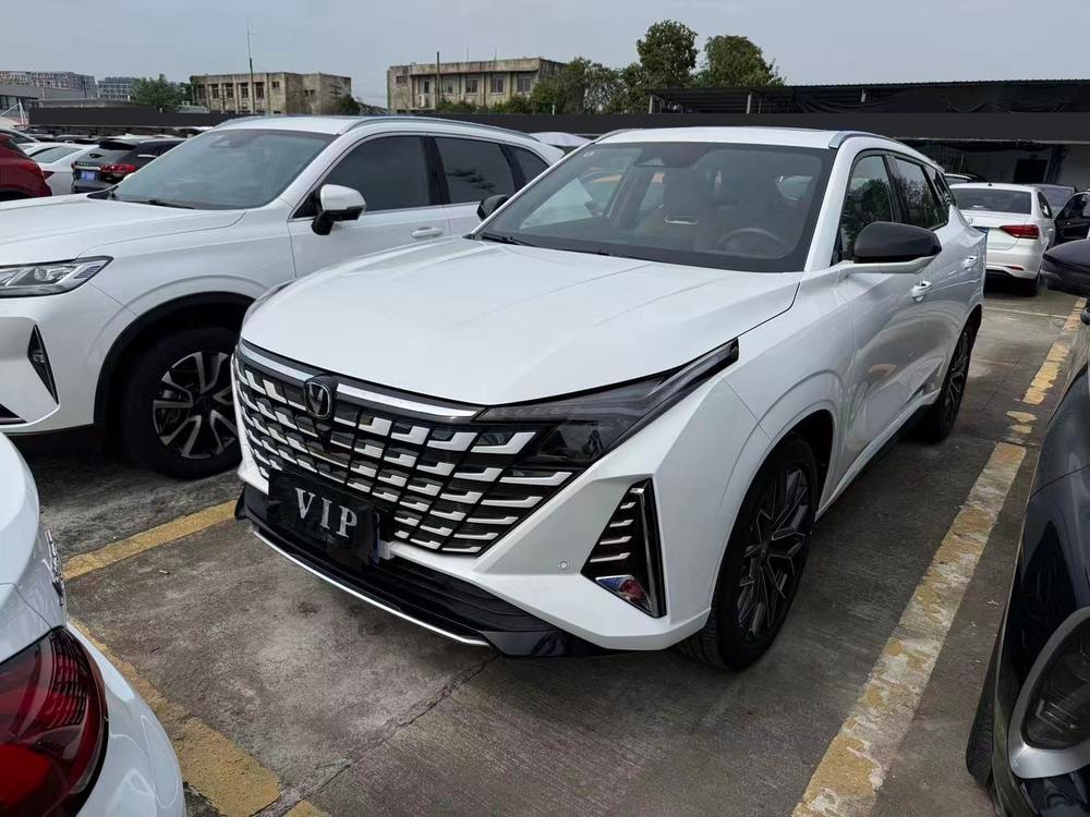 Changan UNI-Z 2025 — фото автомобиля 1