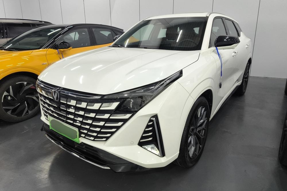 Changan UNI-Z 2025 — фото автомобиля 1