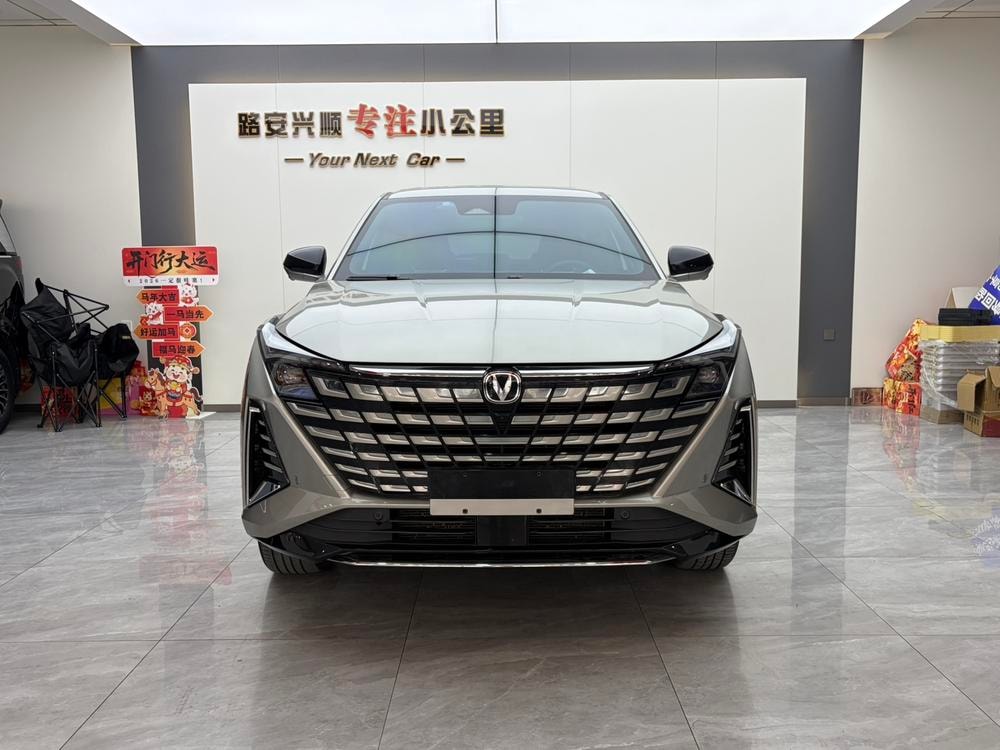 Changan UNI-Z PHEV 2024 — фото автомобиля 1