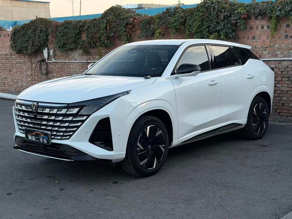 Changan UNI-Z PHEV 2026 — фото автомобиля