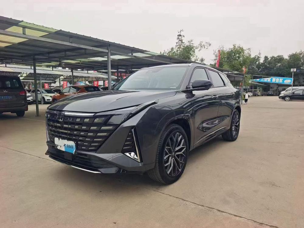 Changan UNI-Z PHEV 2025 — фото автомобиля