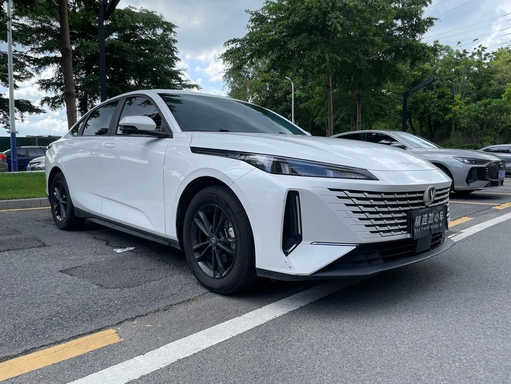Changan Yida 2023 — фото автомобиля