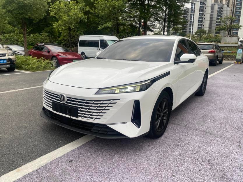 Changan Yida 2023 — фото автомобиля