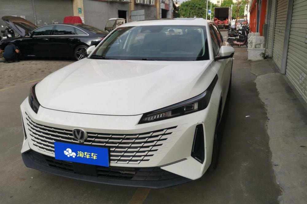 Changan Yida 2023 — фото автомобиля