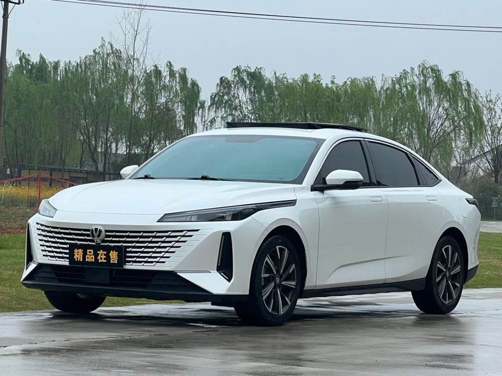 Changan Yida 2023 — фото автомобиля