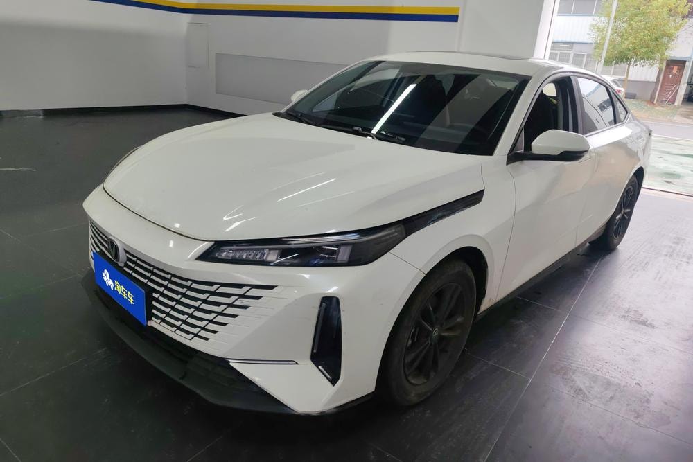Changan Yida 2023 — фото автомобиля 1