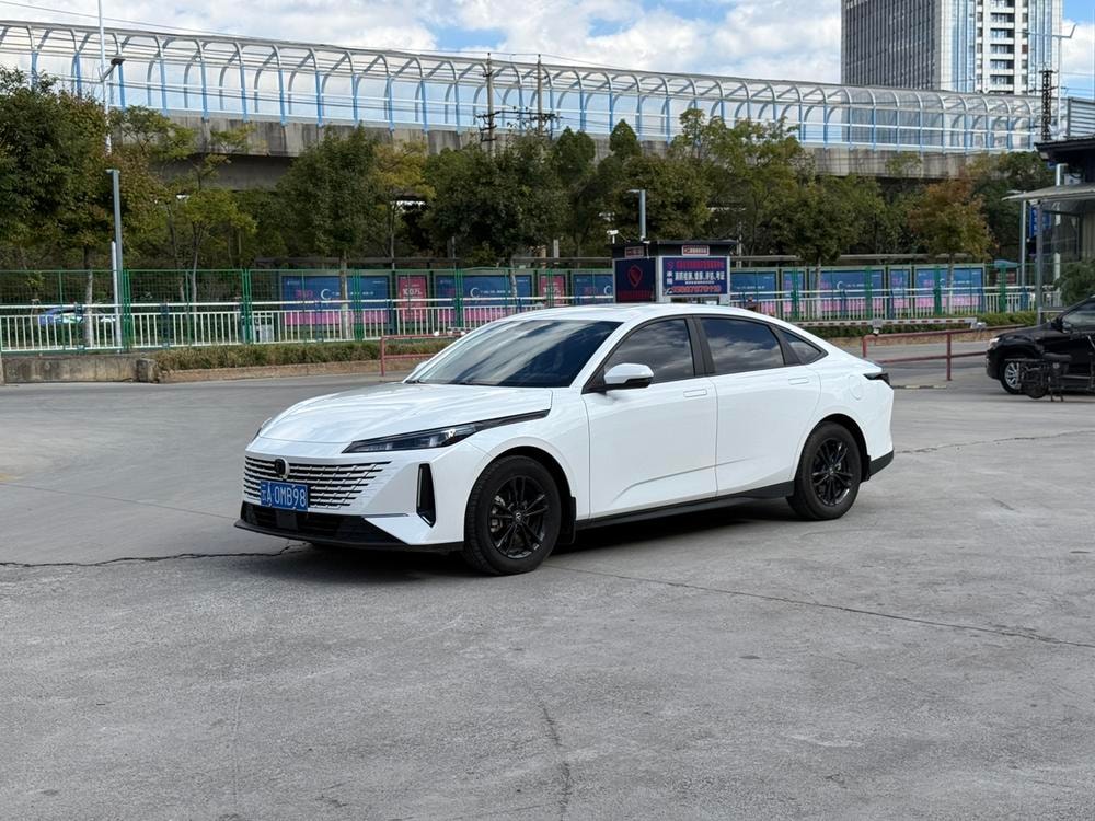 Changan Yida 2023 — фото автомобиля