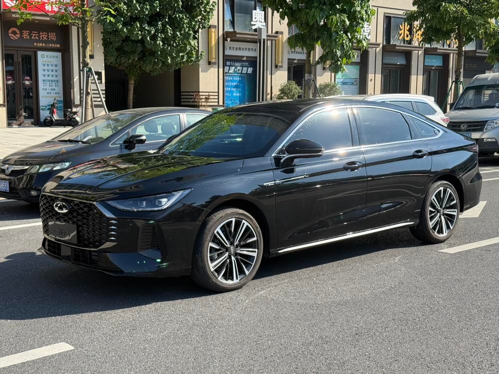 Chery Arrizo 8 PRO 2025 — фото автомобиля