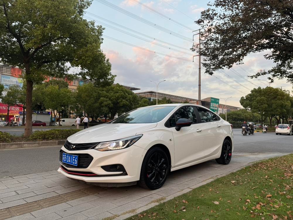 Chevrolet Cruze 2018 — фото автомобиля 1