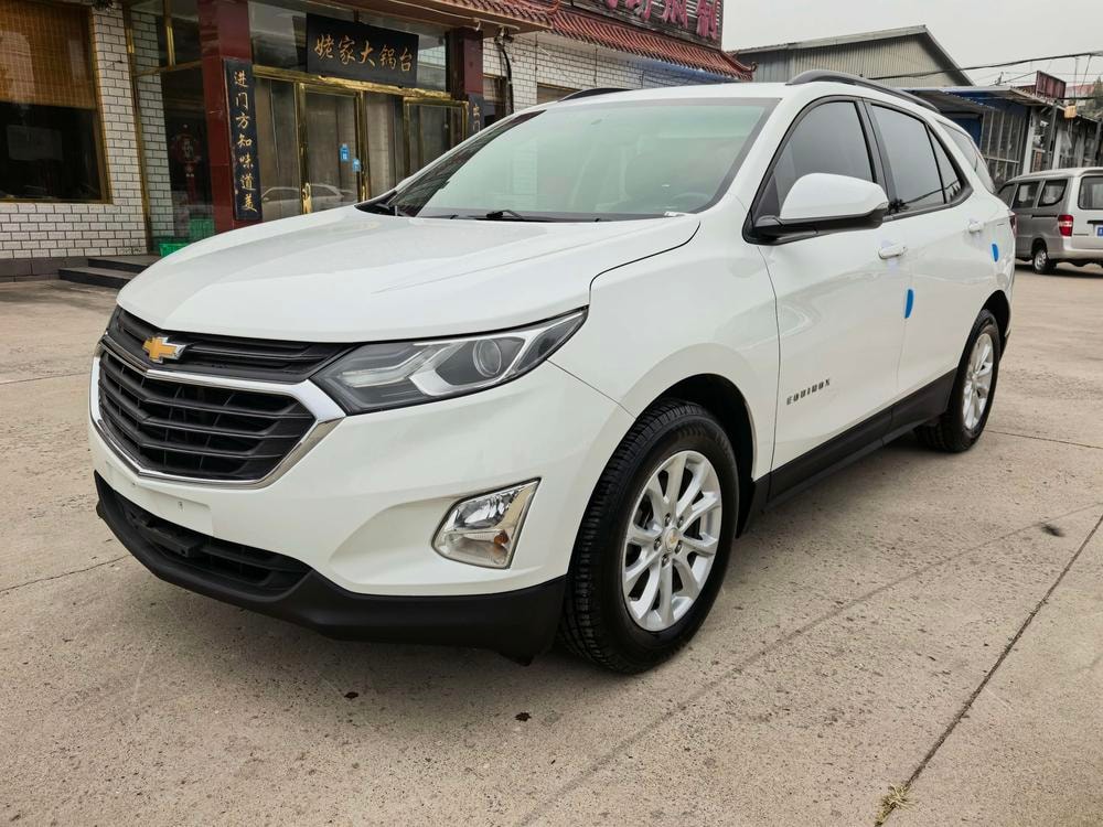 Chevrolet Equinox 2018 — фото автомобиля 1