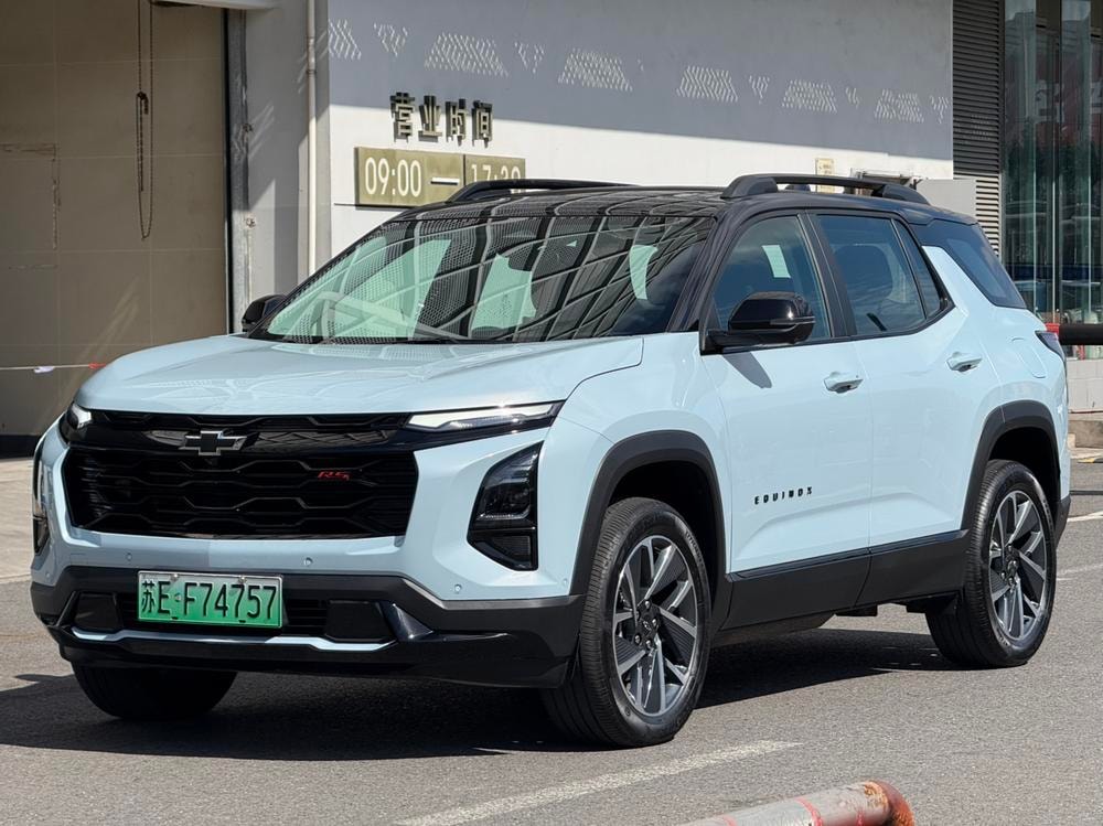 Chevrolet Equinox Plus 2024 — фото автомобиля