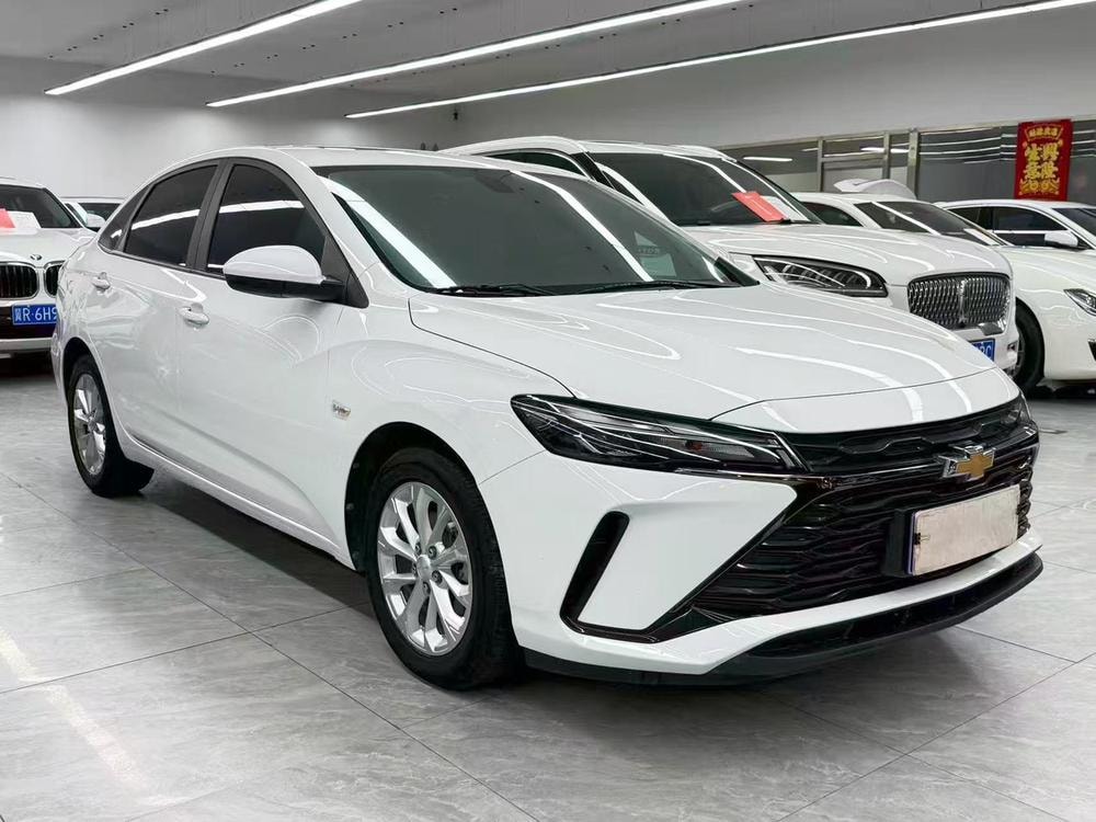 Chevrolet Monza 2023 — фото автомобиля 1