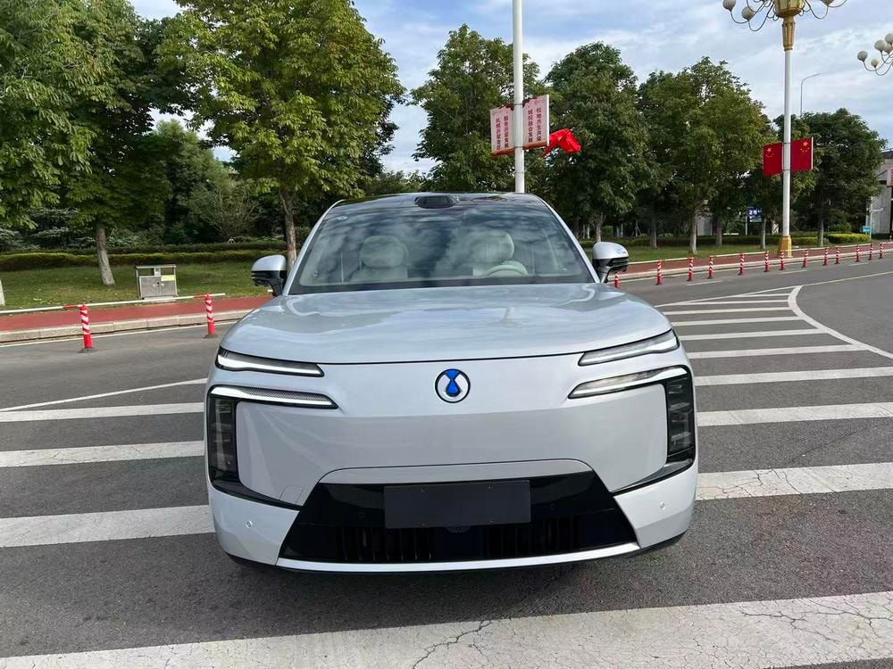 Denza N8L DM 2025 — фото автомобиля