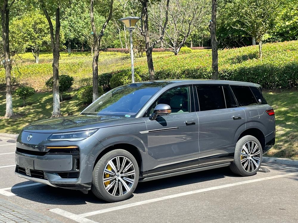 Denza N9 DM 2025 — фото автомобиля 1