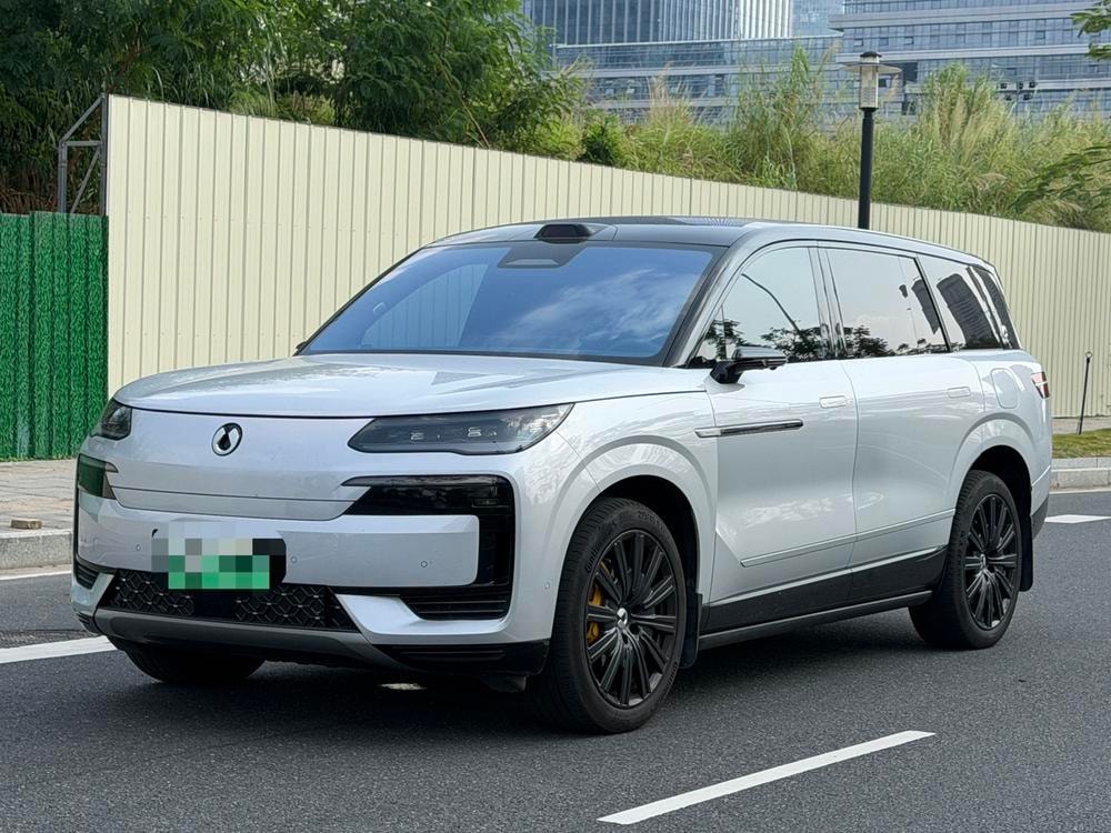 Denza N9 DM 2025 — фото автомобиля