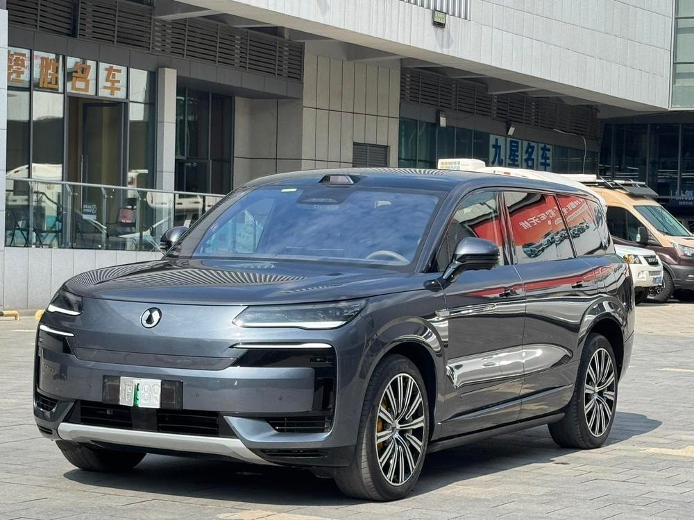 Denza N9 DM 2025 — фото автомобиля