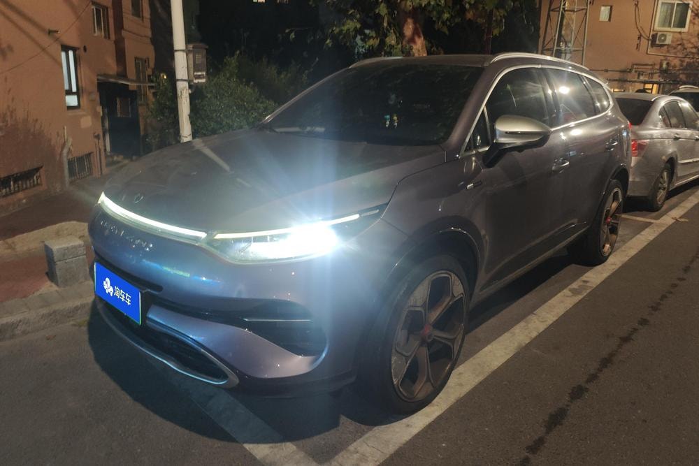 Denza X PHEV 2020 — фото автомобиля 1