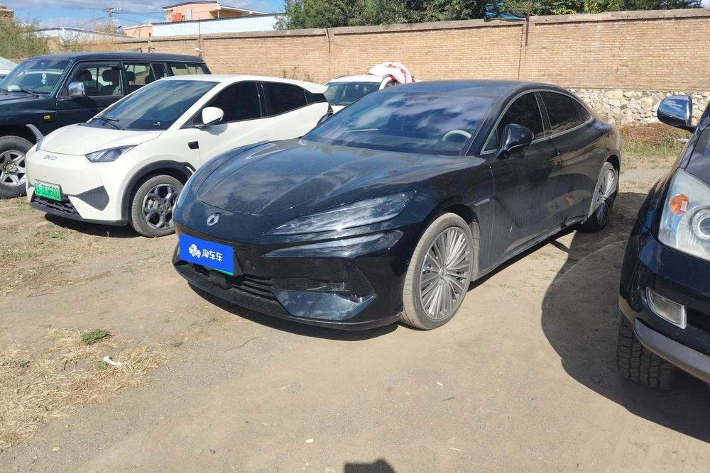 Denza Z9 DM 2024 — фото автомобиля