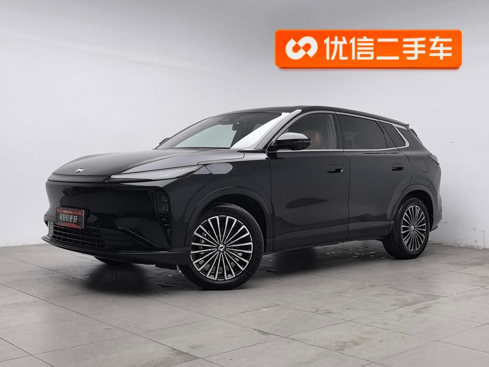 Dongfeng Fengshen L8 PHEV 2025 — фото автомобиля 1