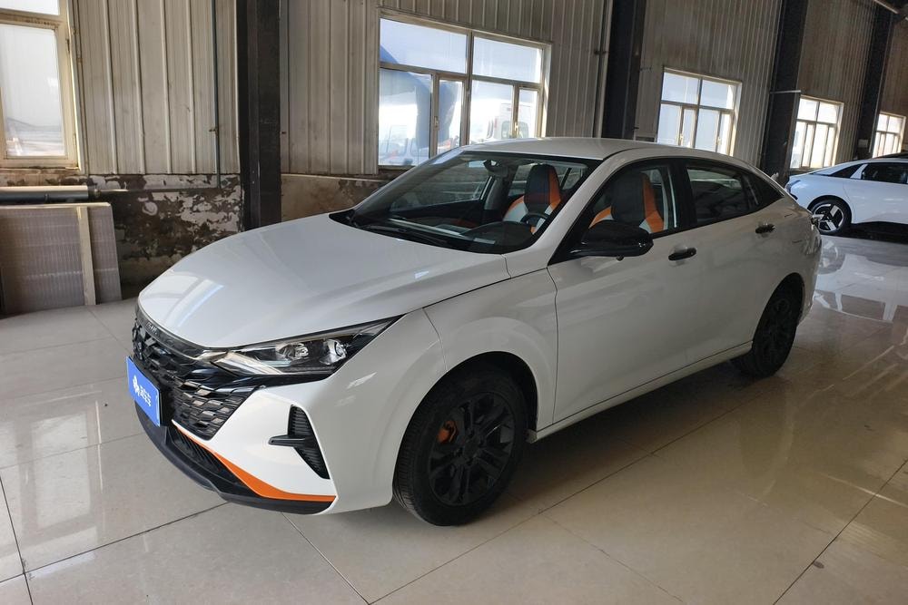 Dongfeng Fengshen Yixuan 2023 — фото автомобиля