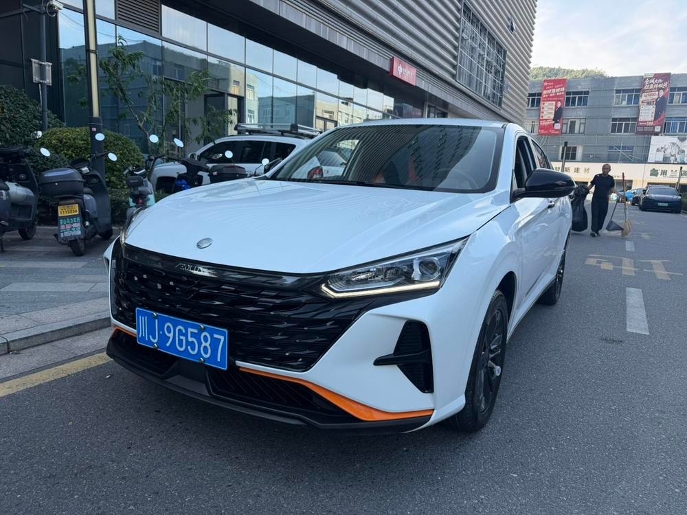 Dongfeng Fengshen Yixuan 2023 — фото автомобиля