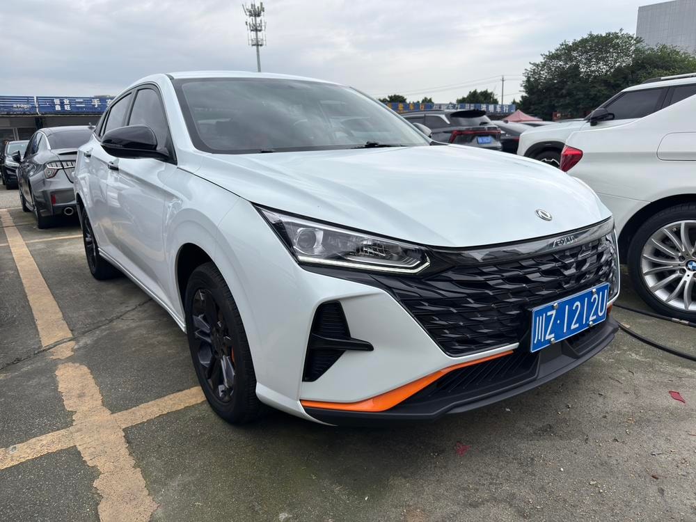 Dongfeng Fengshen Yixuan 2023 — фото автомобиля