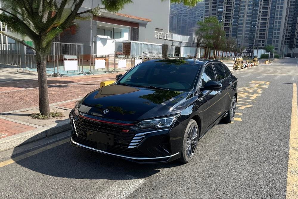 Dongfeng Fengshen Yixuan MAX 2023 — фото автомобиля 1