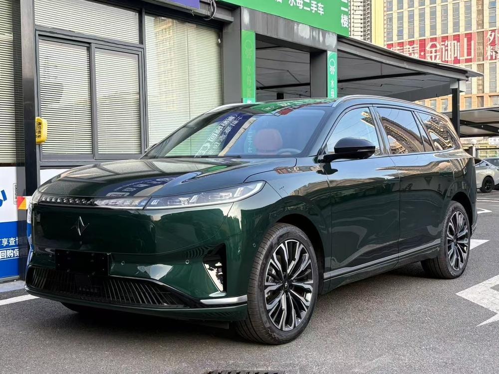 Dongfeng Yipai 奕派008 2026 — фото автомобиля 1