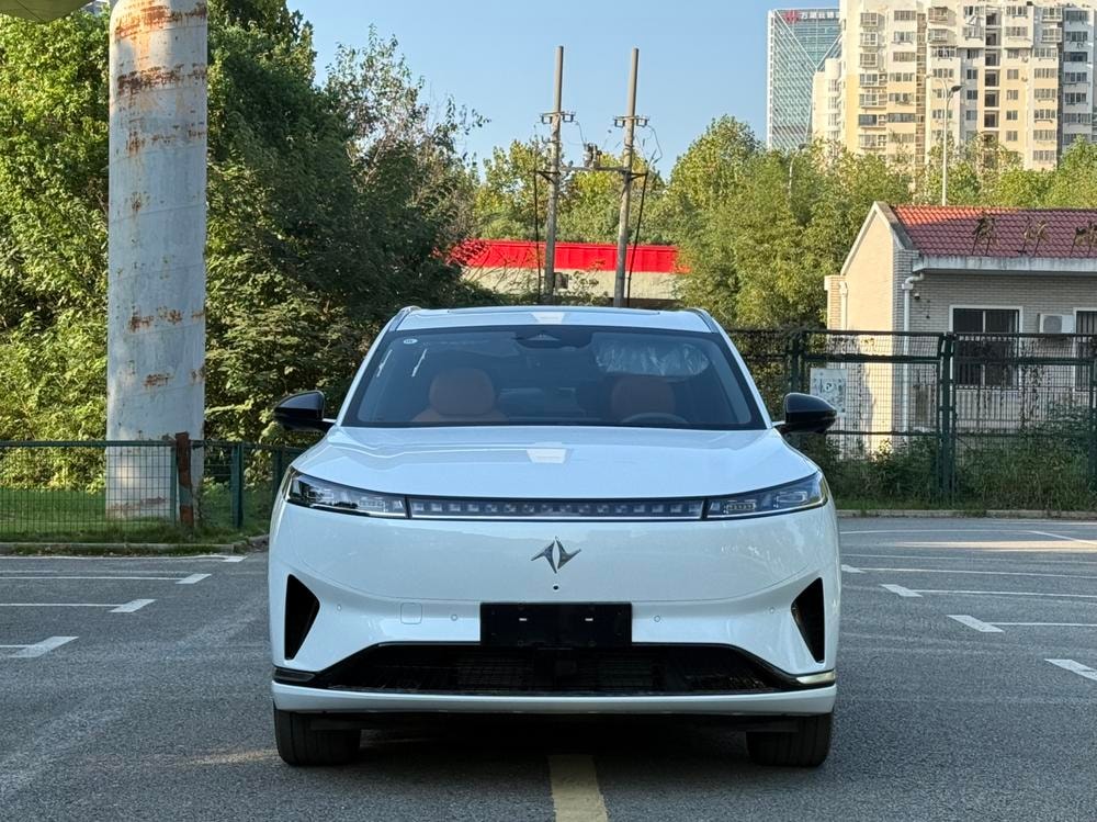 Dongfeng Yipai 奕派008 2025 — фото автомобиля