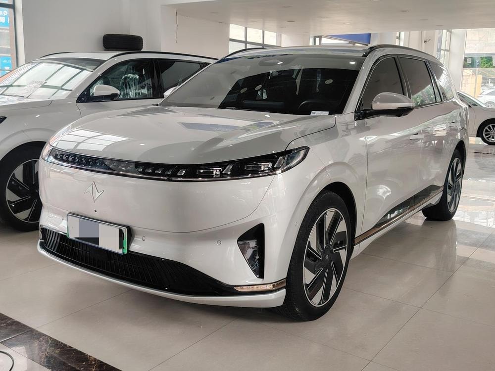 Dongfeng Yipai 奕派008 2024 — фото автомобиля 1