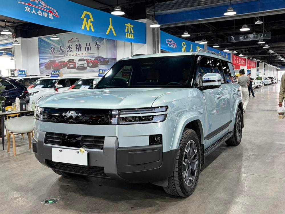 Fangchengbao Tai 7 PHEV 2025 — фото автомобиля 1