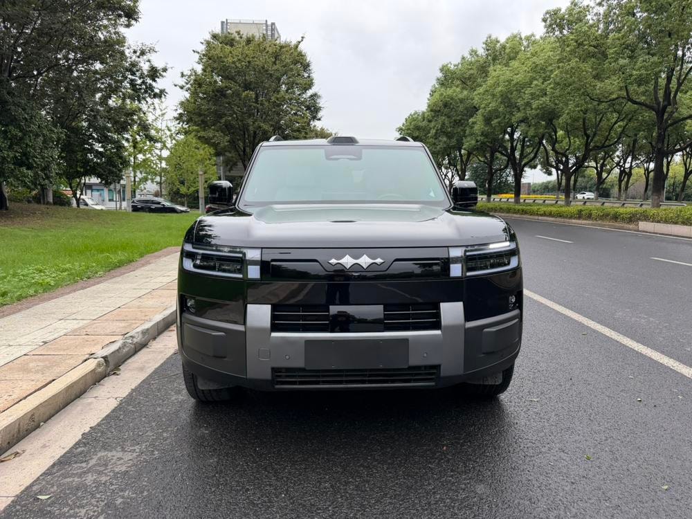 Fangchengbao Tai 7 PHEV 2025 — фото автомобиля 1