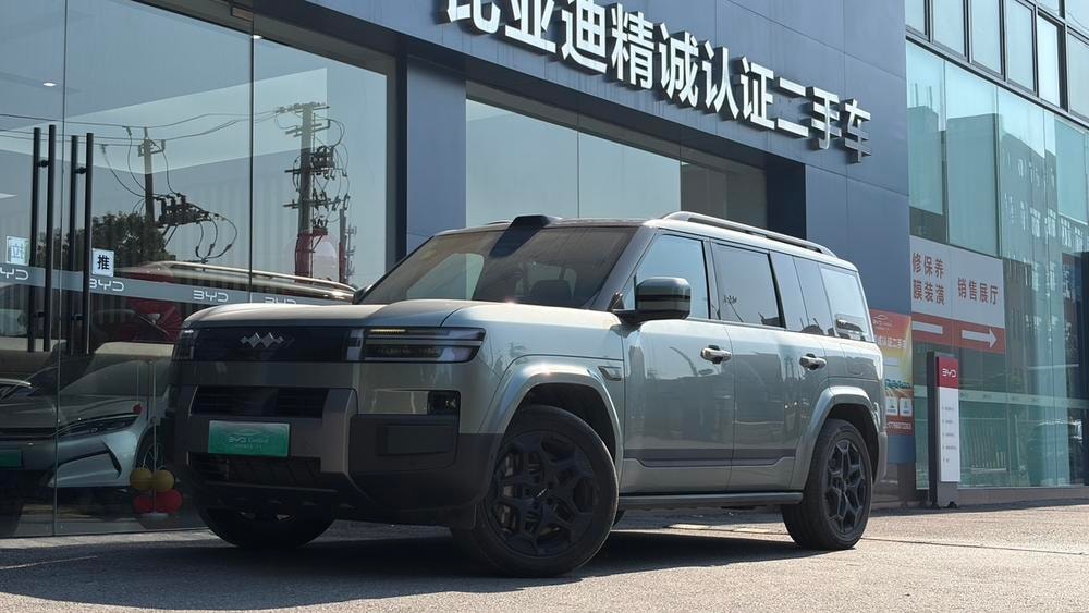 Fangchengbao Tai 7 PHEV 2025 — фото автомобиля 1