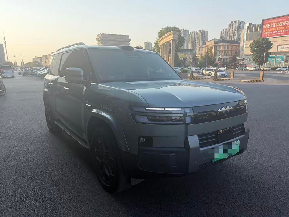 Fangchengbao Tai 7 PHEV 2025 — фото автомобиля