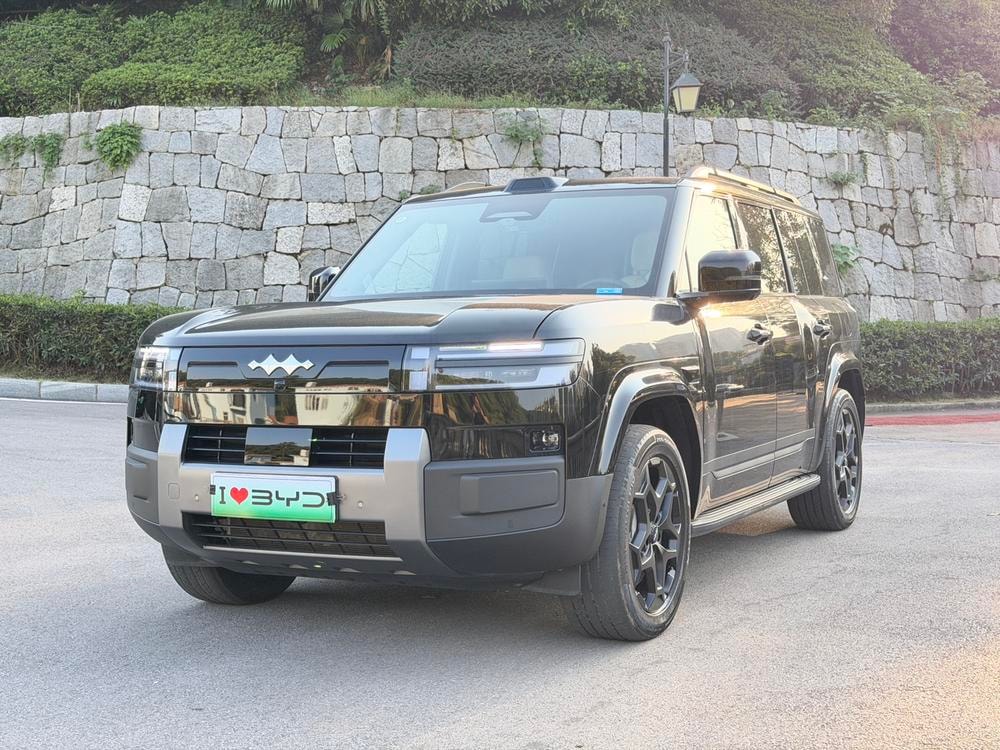 Fangchengbao Tai 7 PHEV 2025 — фото автомобиля 1