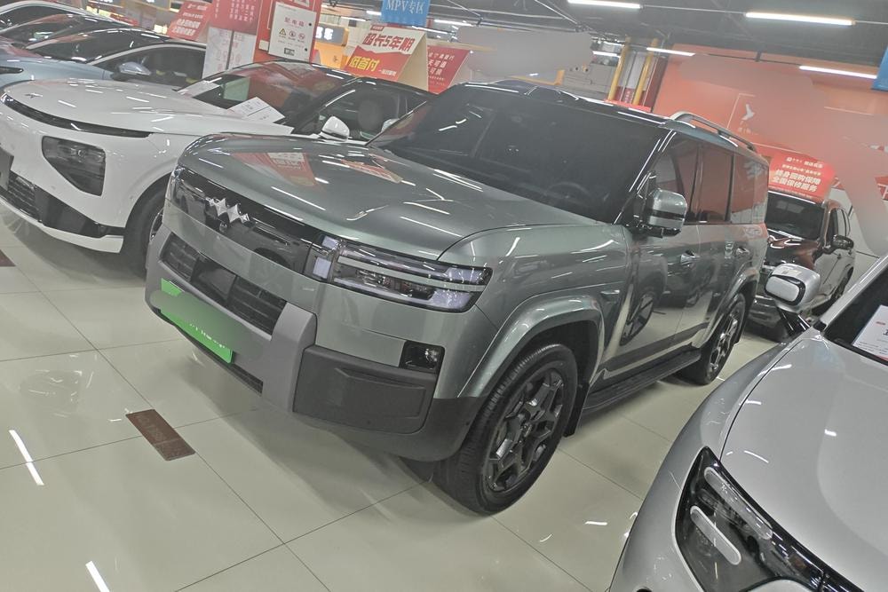Fangchengbao Tai 7 PHEV 2025 — фото автомобиля