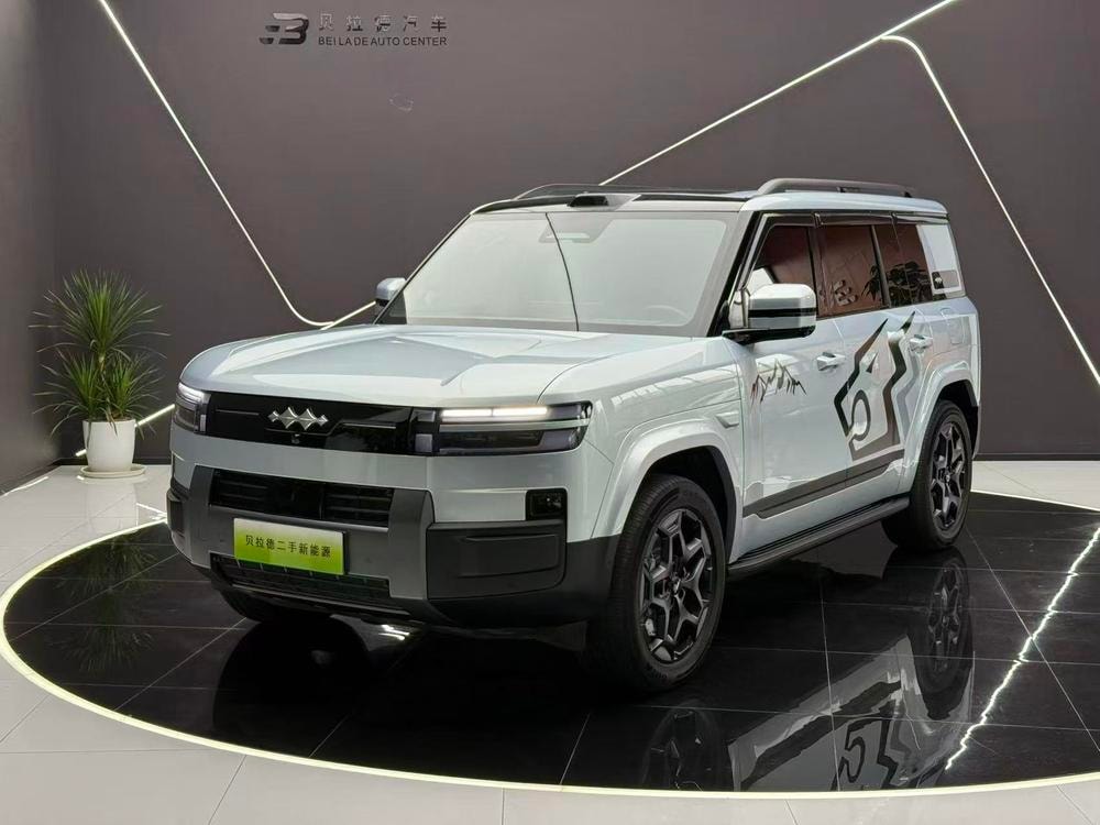 Fangchengbao Tai 7 PHEV 2025 — фото автомобиля