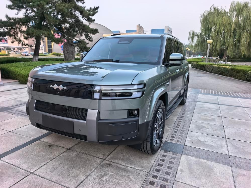 Fangchengbao Tai 7 PHEV 2025 — фото автомобиля