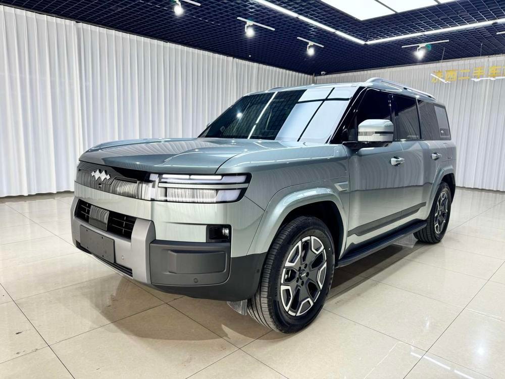 Fangchengbao Tai 7 PHEV 2025 — фото автомобиля