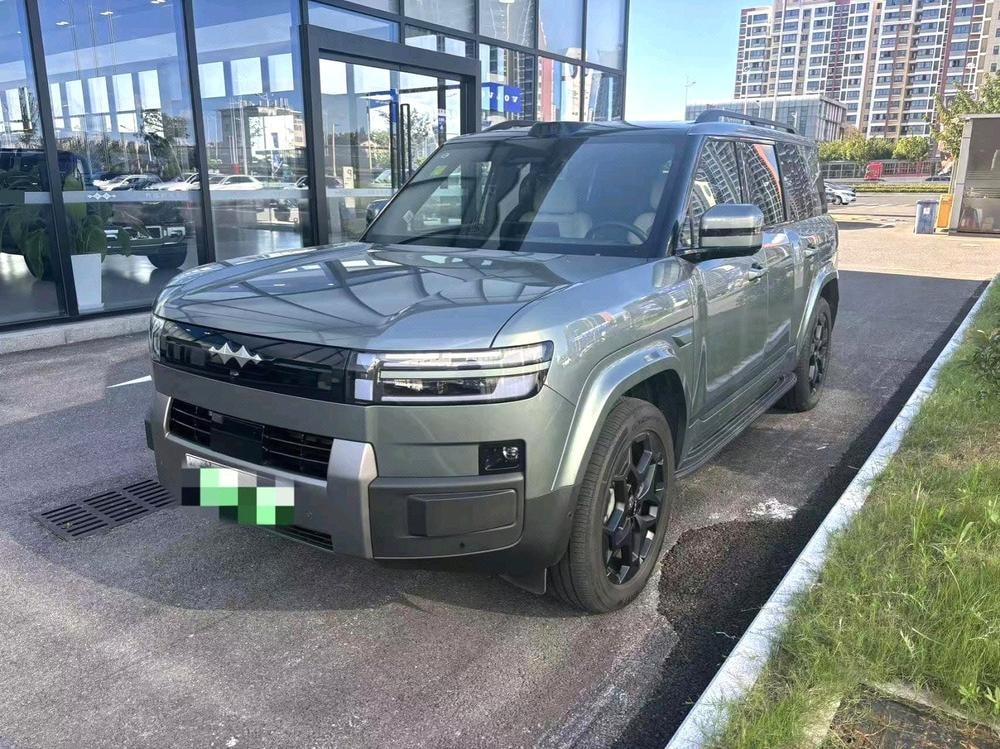 Fangchengbao Tai 7 PHEV 2025 — фото автомобиля
