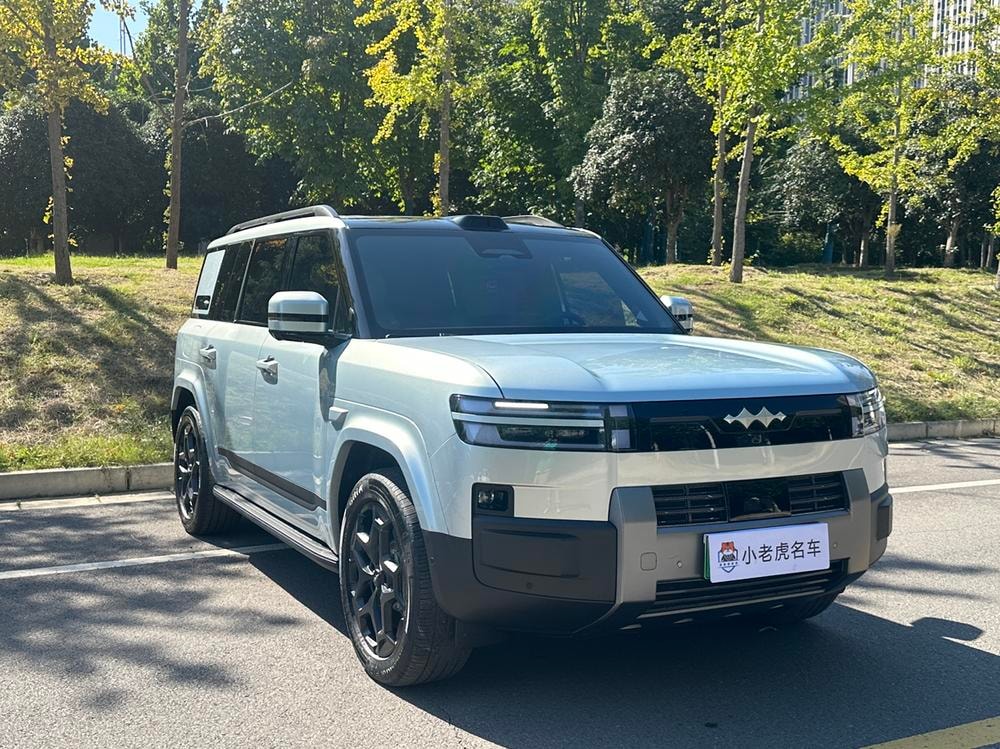 Fangchengbao Tai 7 PHEV 2025 — фото автомобиля
