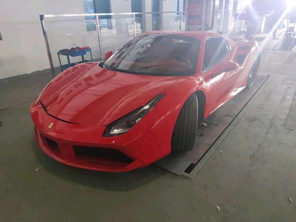 Ferrari 488 2015 — фото автомобиля