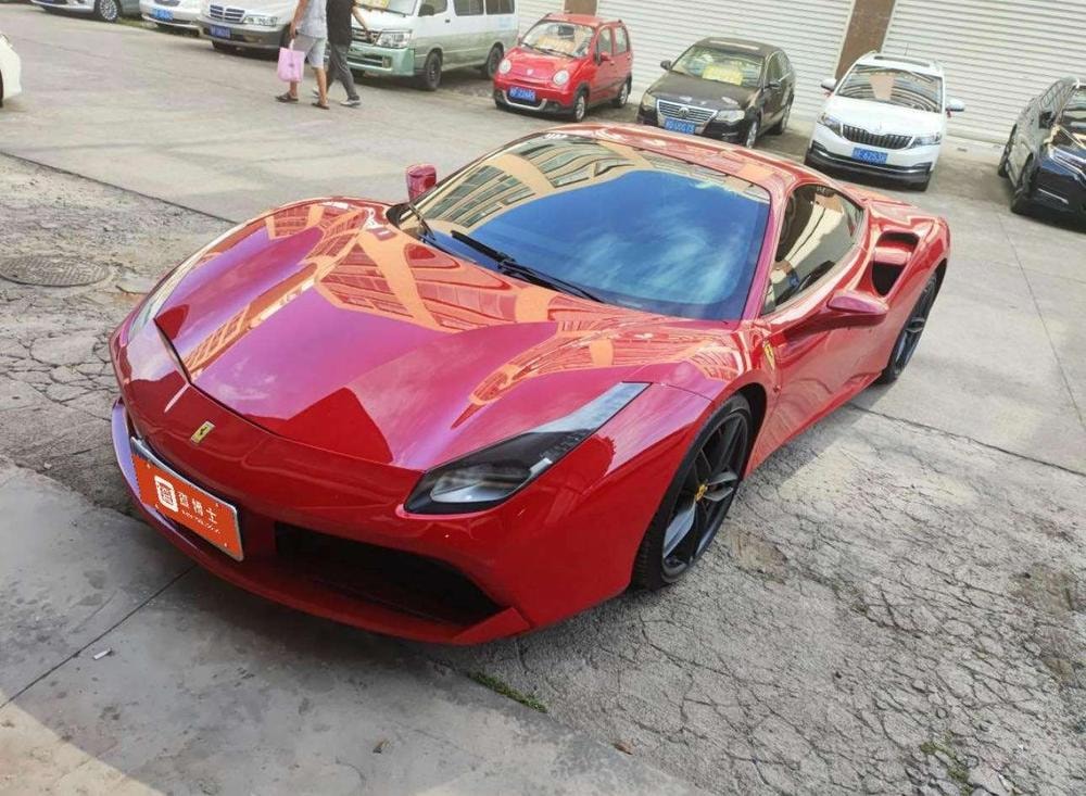 Ferrari 488 2015 — фото автомобиля
