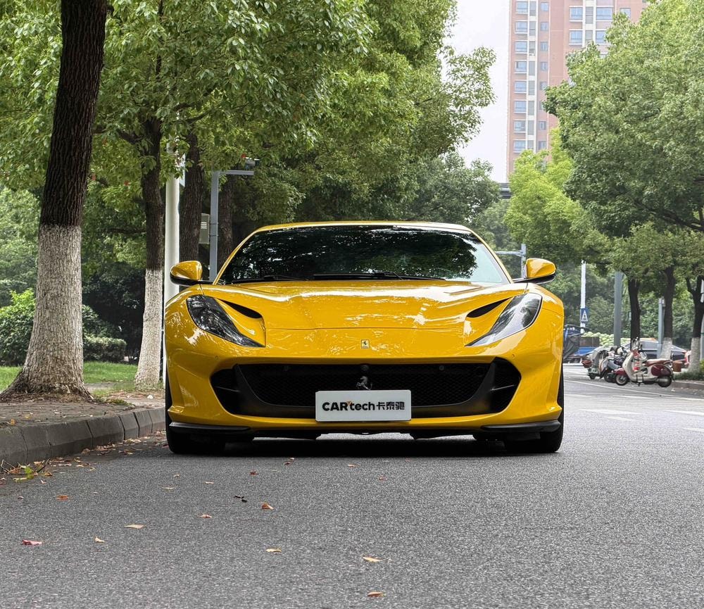 Ferrari 812 2017 — фото автомобиля