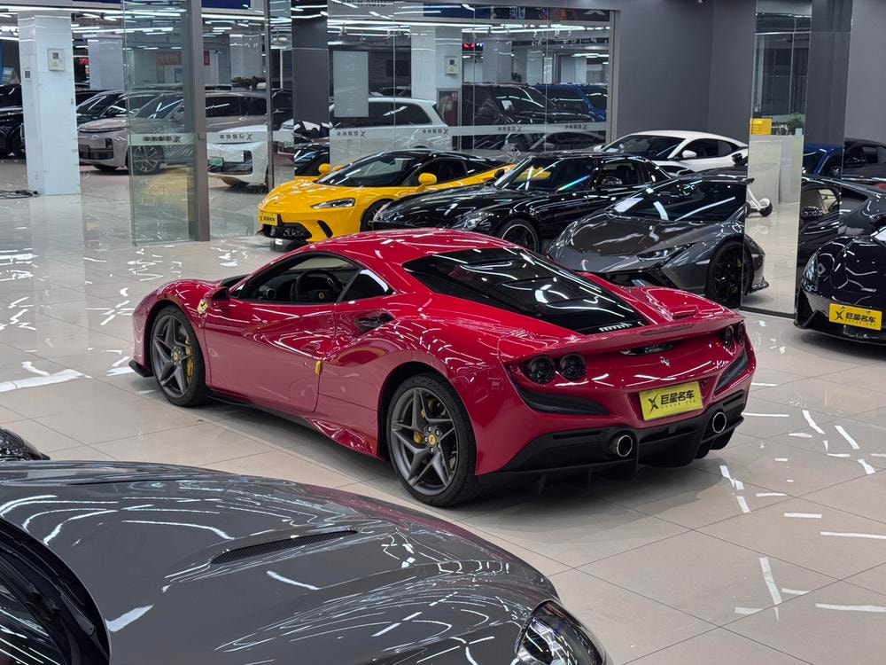 Ferrari F8 2019 — фото автомобиля 1