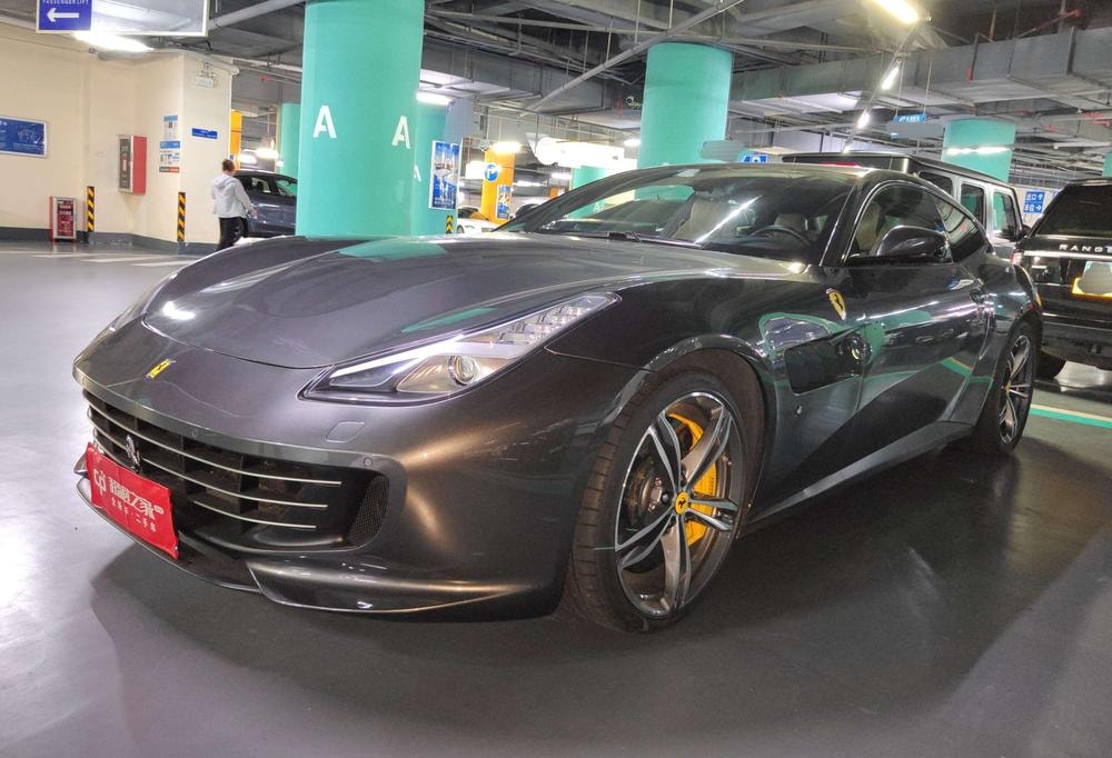 Ferrari GTC4Lusso 2016 — фото автомобиля