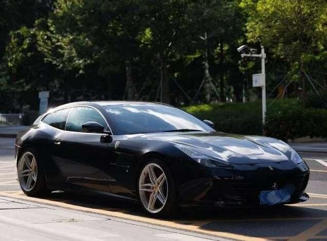 Ferrari GTC4Lusso 2017 — фото автомобиля