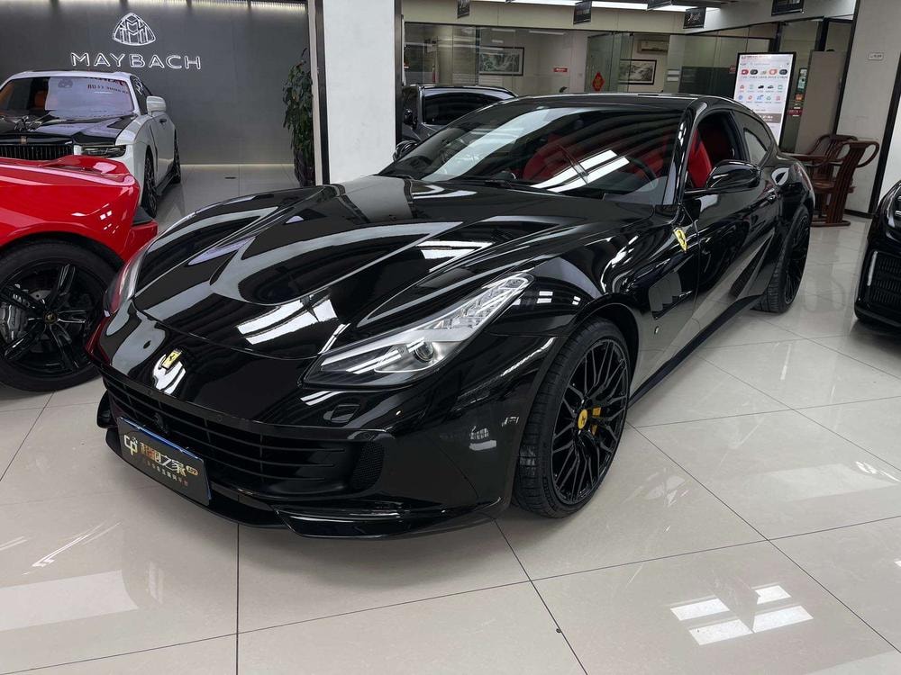 Ferrari GTC4Lusso 2017 — фото автомобиля