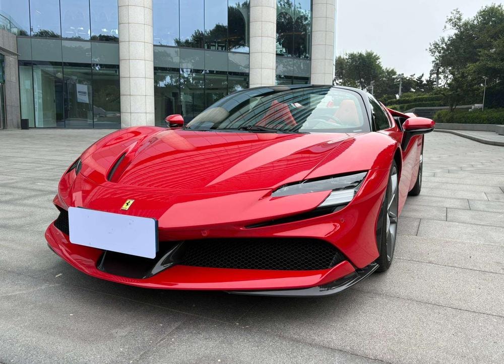 Ferrari SF90 2021 — фото автомобиля